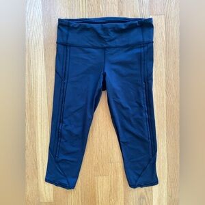 Women’s Lululemon Cropped Leggings size 8